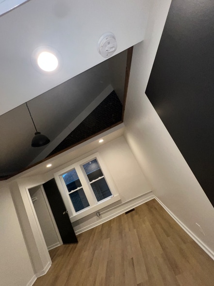 Building Photo - 313 E 17th Ave