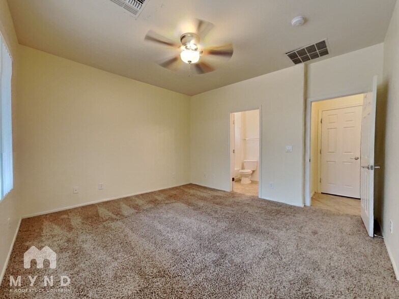 Building Photo - 38024 N Pagoda Ln