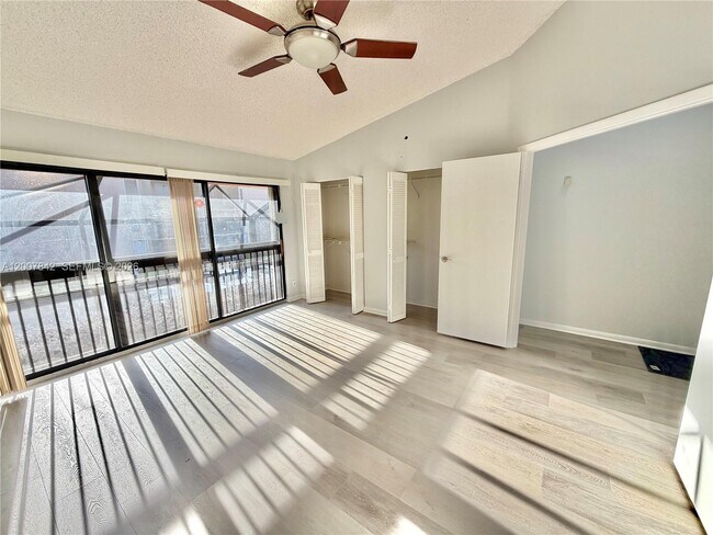 Building Photo - 4403 SW 70th Terrace