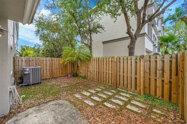 Building Photo - 1902 Coral Heights Ct