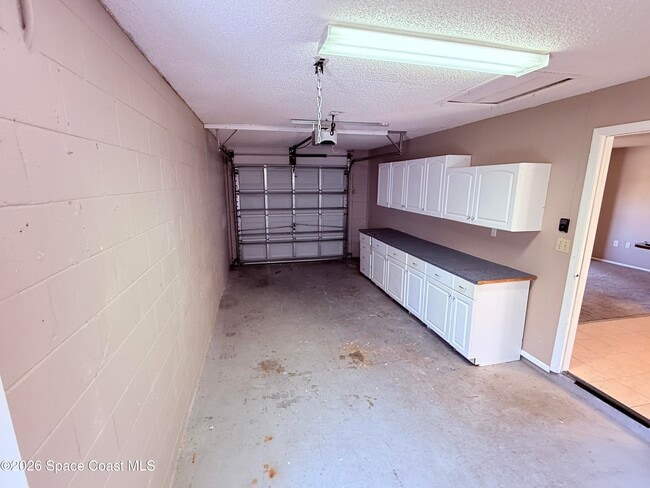 Building Photo - 135 S Suzanne Ct