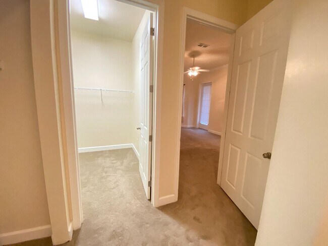 Building Photo - Spacious 3/3.5 Condo with Garage in Fleming Island
