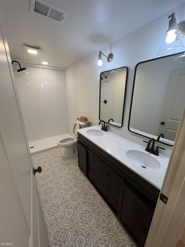 Building Photo - Room for Rent, 1 bath 4plex - 2960 South D...