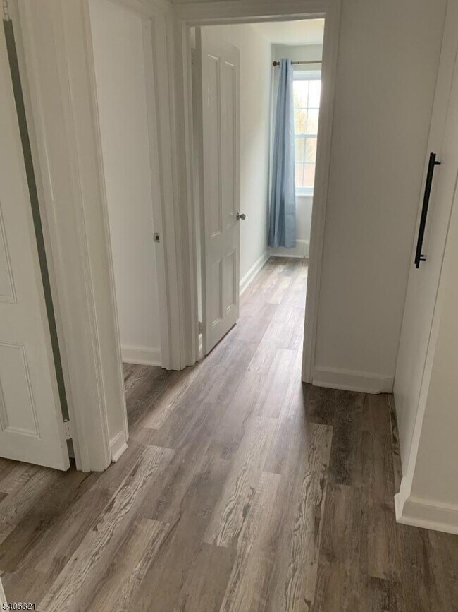 Building Photo - 3 Meadow Dr