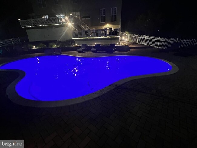 Building Photo - 8002 Middlebury Dr