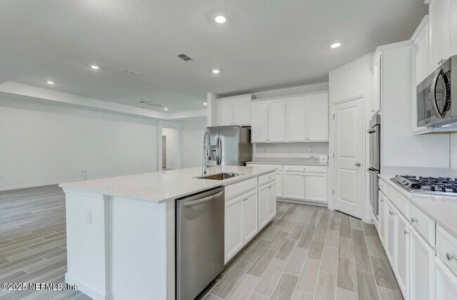 Building Photo - 300 Gan Wy
