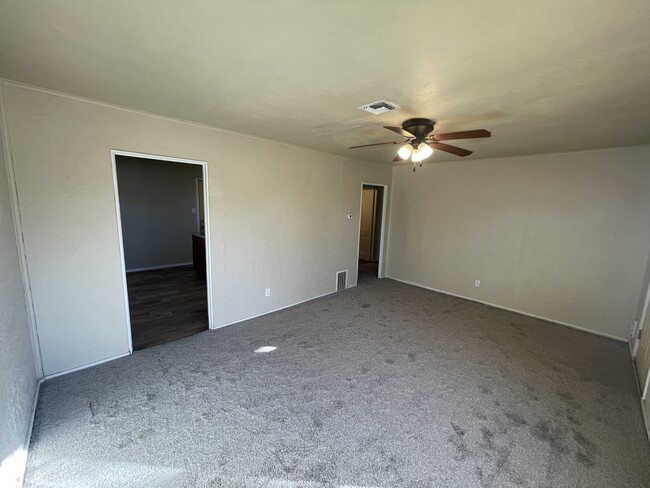 Living Room - 1001 Farley St