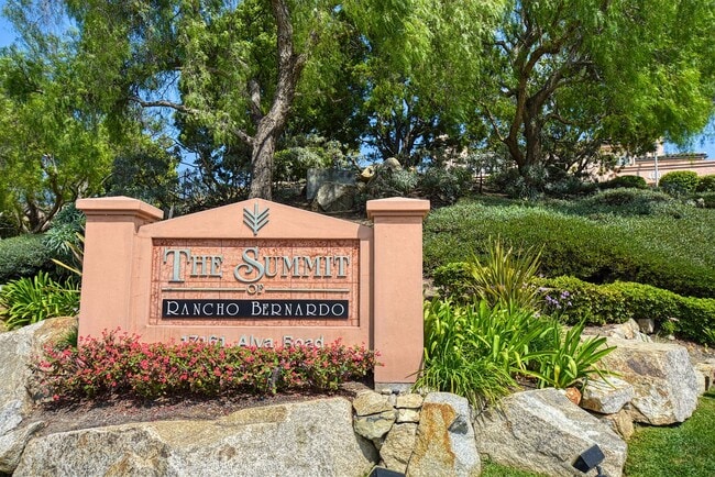 Building Photo - Well-Kept 2 Bedroom Condo with Amazing Views