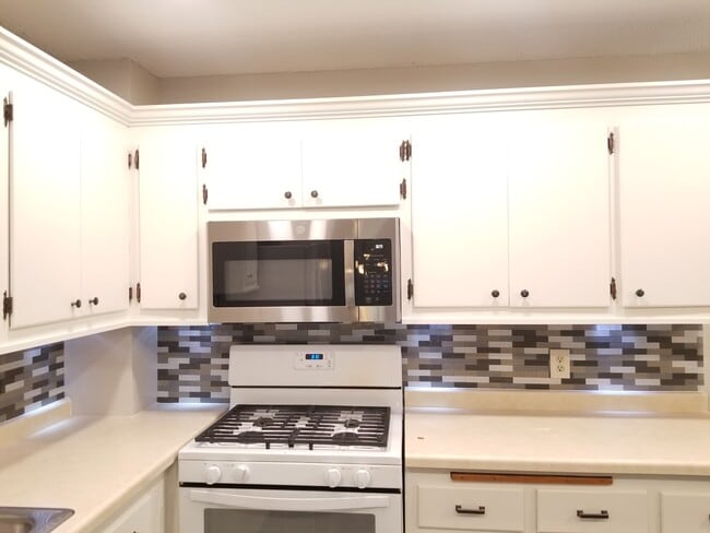 Building Photo - 220 Leighton Dr