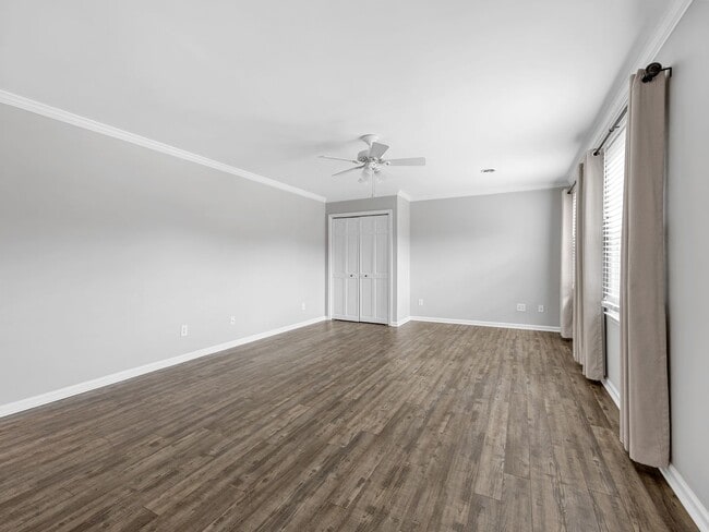 Building Photo - Luxury Living Awaits in this 6 Bedroom, 5 Bathroom Home – Elegant Comfort in a Prime Location