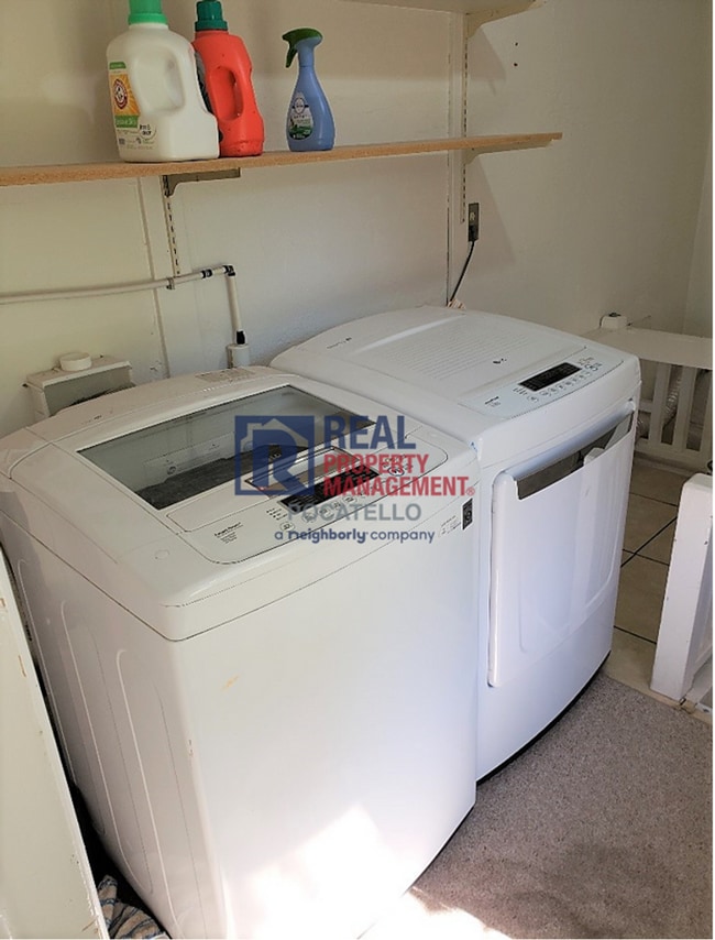 Building Photo - 605 S 11th Ave