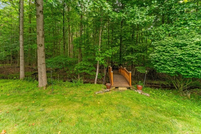 Building Photo - 652 Saddlebrook Dr