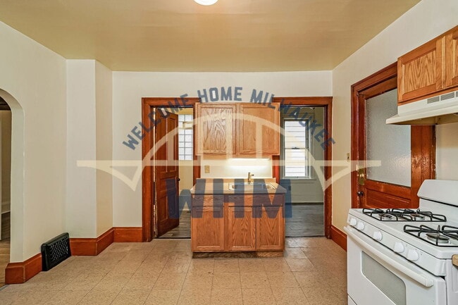 Building Photo - 2934 N Bremen St