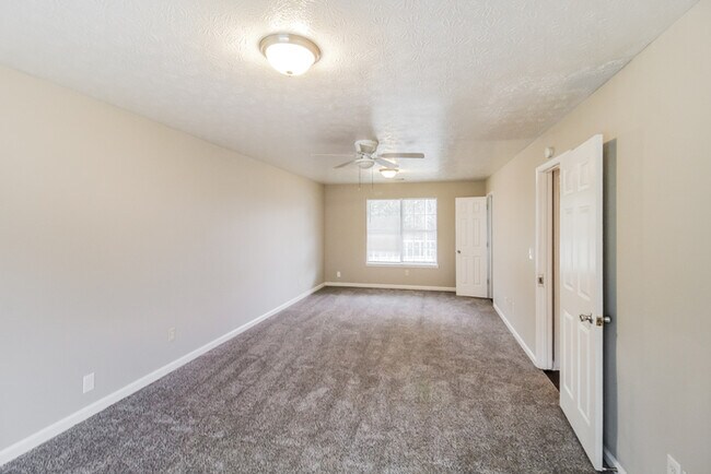 Building Photo - 2175 Red Rose Ln