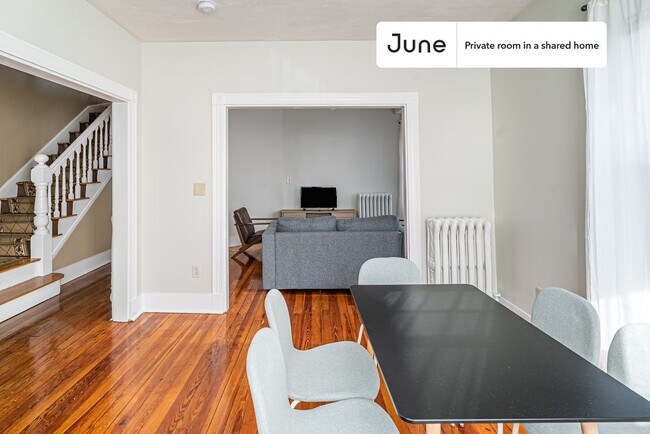 Building Photo - Room in Shared 6 bed/2 bath home