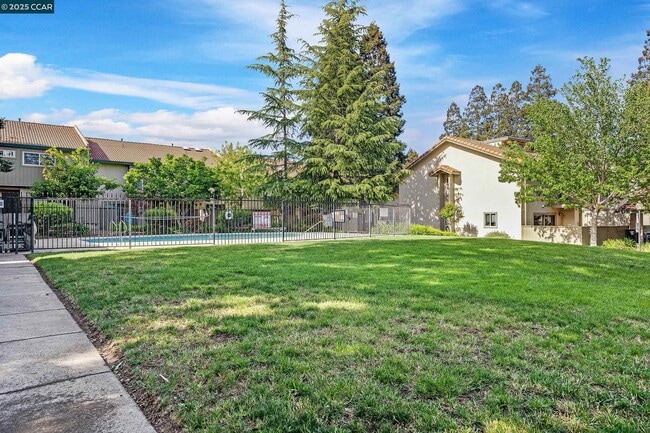 Building Photo - 1668 Parkside Dr