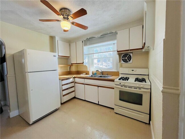 Building Photo - 184 Vincent Ave