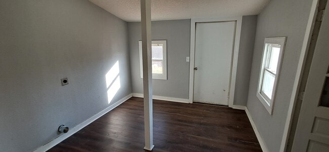 Building Photo - 2418 Jules St