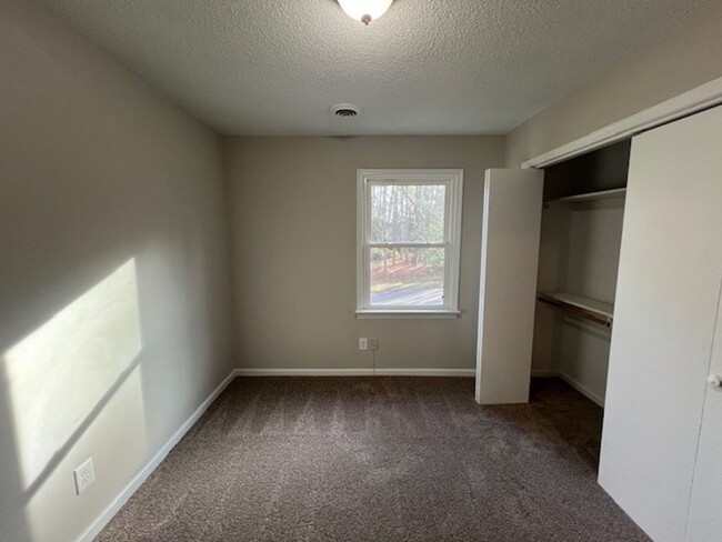 Building Photo - Beautiful Townhome with New LVP Floors and...