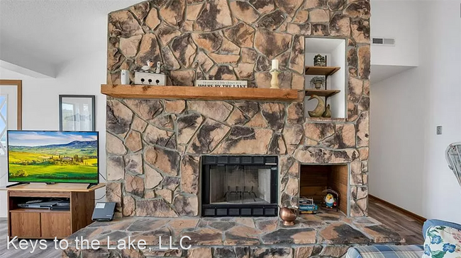 Building Photo - 3 br, 2 bath House - 821 Winn Rd #10L
