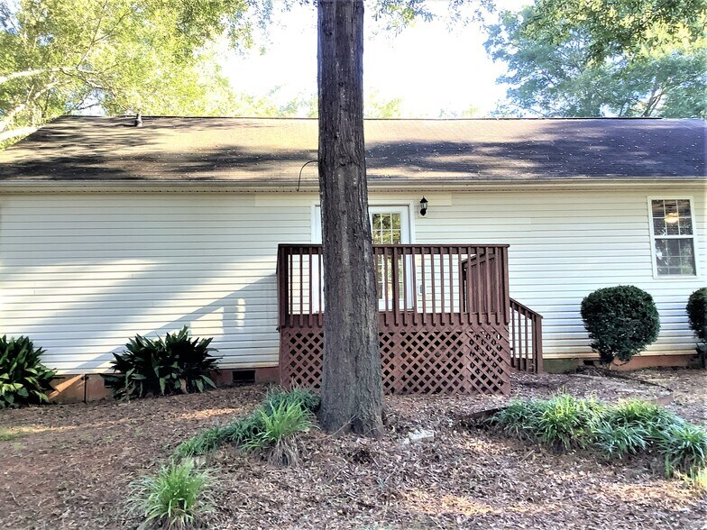 Building Photo - 1208 Williamsburg Dr