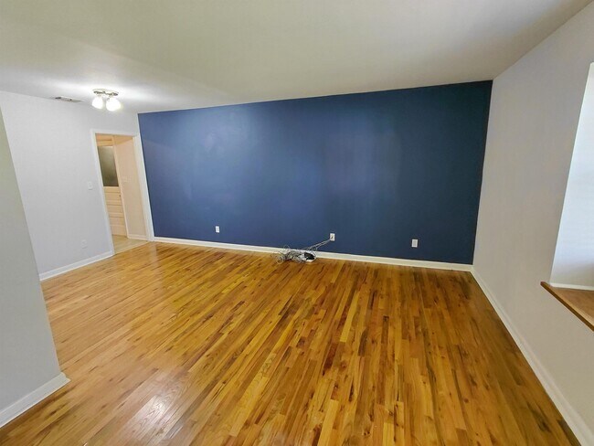 Building Photo - 2106 Scenic Rd
