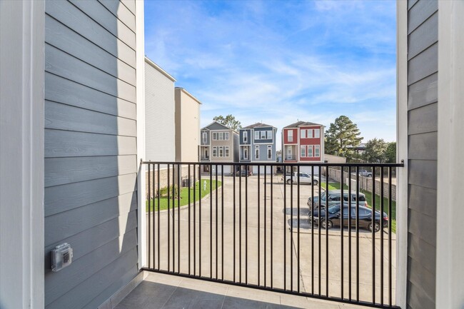 Building Photo - 2122 Oatfield Dr