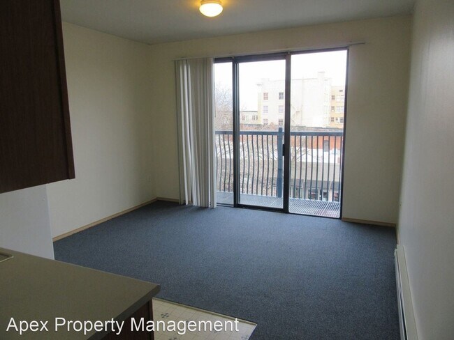 Building Photo - 1 br, 1 bath Apartment - 1304 RAILROAD AVENUE