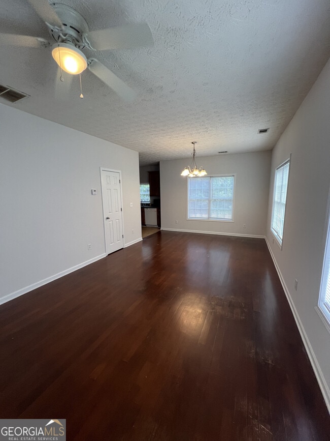 Building Photo - 390 Hawthorne Ext