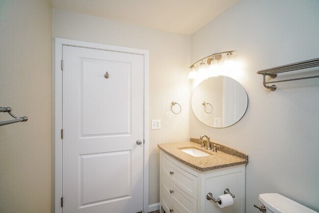 Building Photo - 4314 Southwest View Point Ter