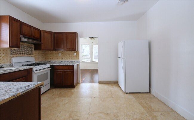 Building Photo - 120 N Edgewood St