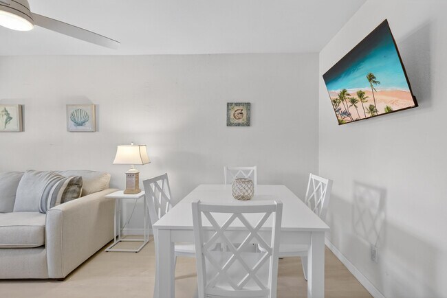 Building Photo - 2305 Tamarind Dr