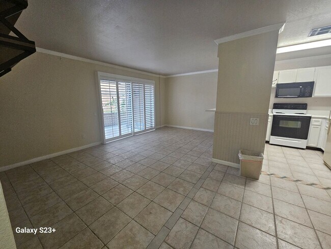 Building Photo - Prime Palm Springs living in the gated community of Rancho El Mirador