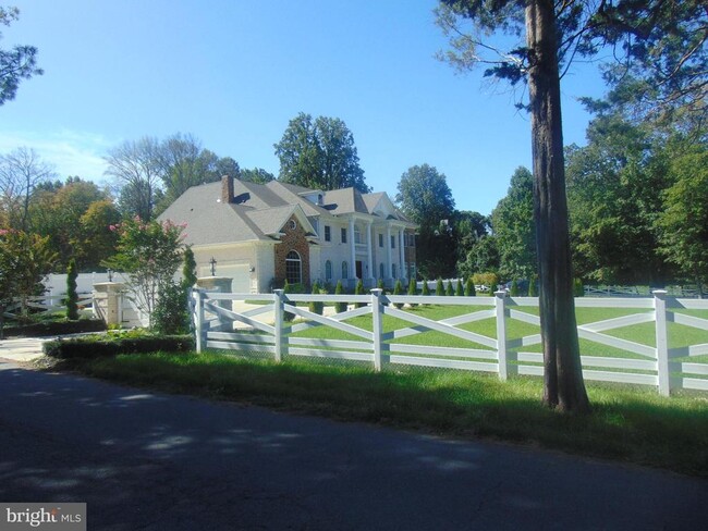 Building Photo - 1027 Towlston Rd