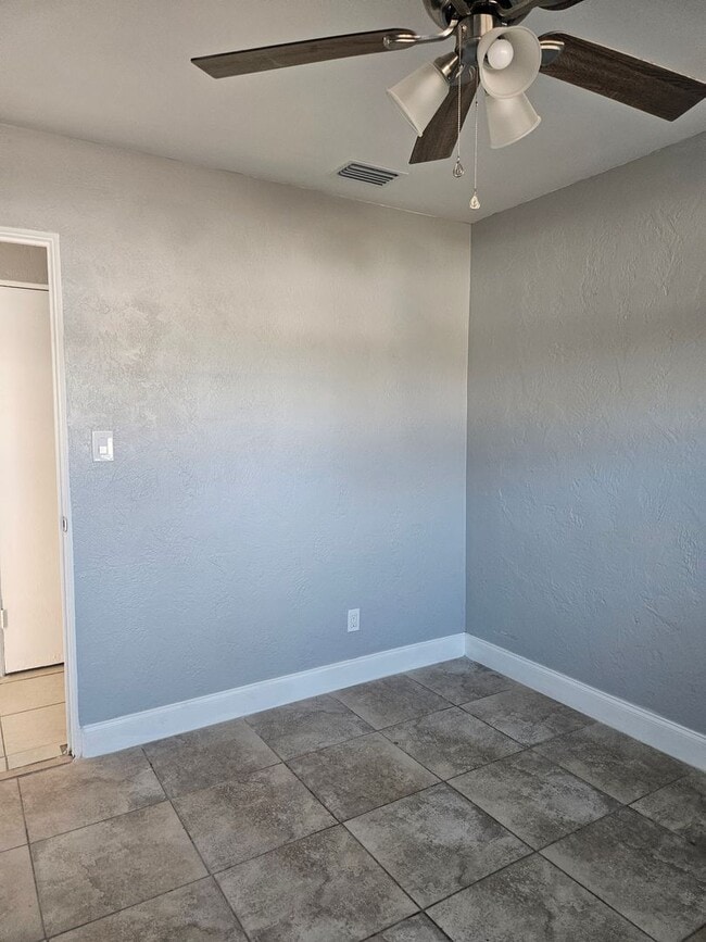 Building Photo - 3 bedroom 2 bath home