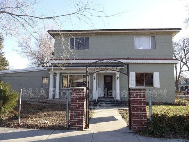 Building Photo - 352 Hampton Ave S