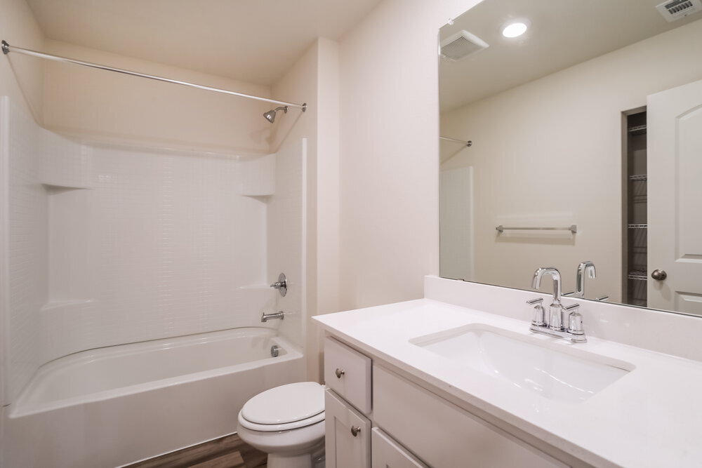 Building Photo - 220 Marsh Ln