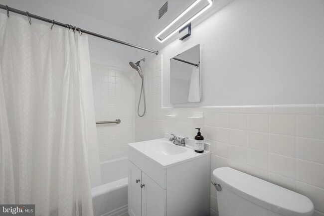 Building Photo - 4200 Cathedral Ave NW