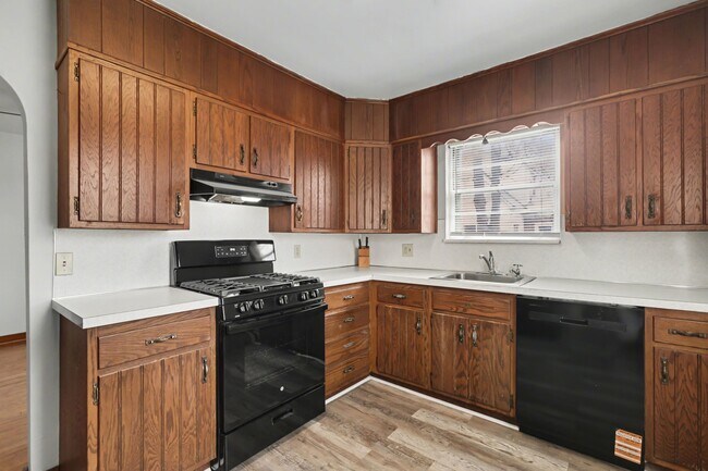 Building Photo - 2327 Chestnut St