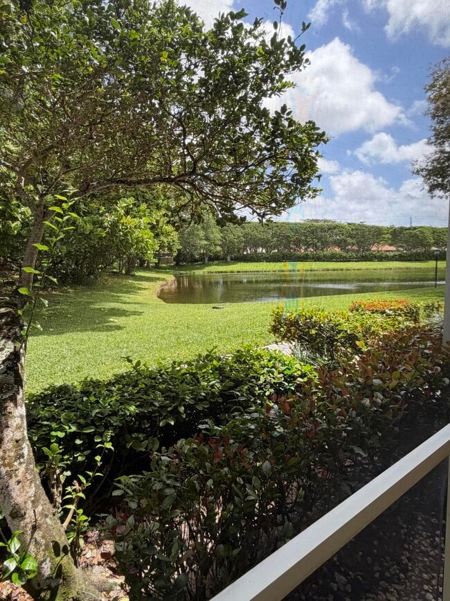 Building Photo - 13811 Oneida Dr