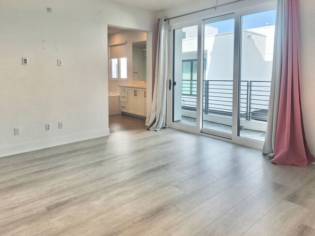 Building Photo - 16332 Dawn Wy