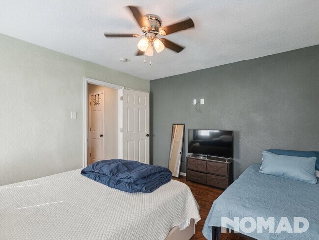 Building Photo - 1 bedroom renovated duplex