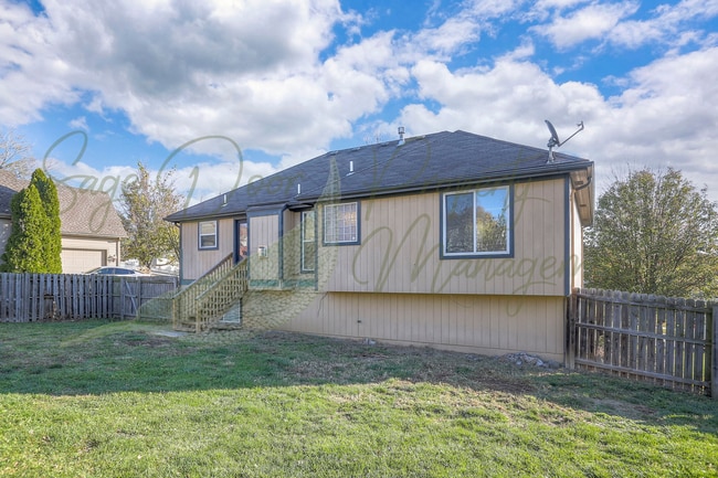 Building Photo - 706 NW Baytree Dr