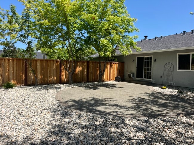 Building Photo - 760 Bowen Ct