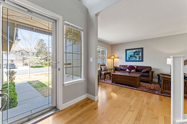 Building Photo - Fully Furnished Modern Home With Great Location