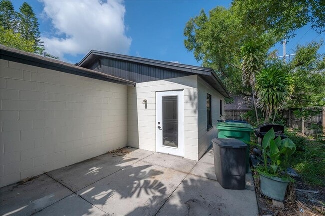 Building Photo - 6901 S Fitzgerald St