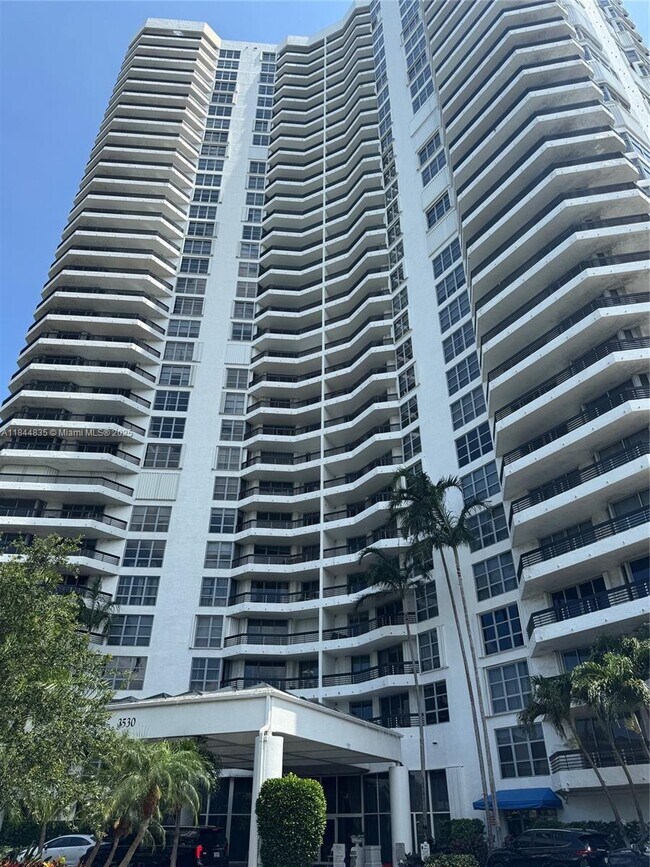 Building Photo - 3530 Mystic Pointe Dr