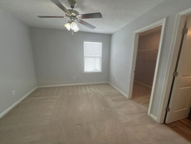 Building Photo - 813 Vigilant Dr