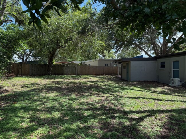 Building Photo - ADORABLE 2 BED WINTER PARK RENTAL HOME