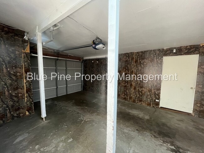 Building Photo - 2206 Wahlquist Dr